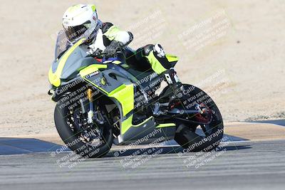 media/Dec-01-2025-Moto Forza (Mon) [[2daa91e15f]]/2-Intermediate Group/Session 2 (Turns 9 and 10)/